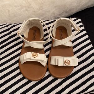Michael Kors white sandal 8T